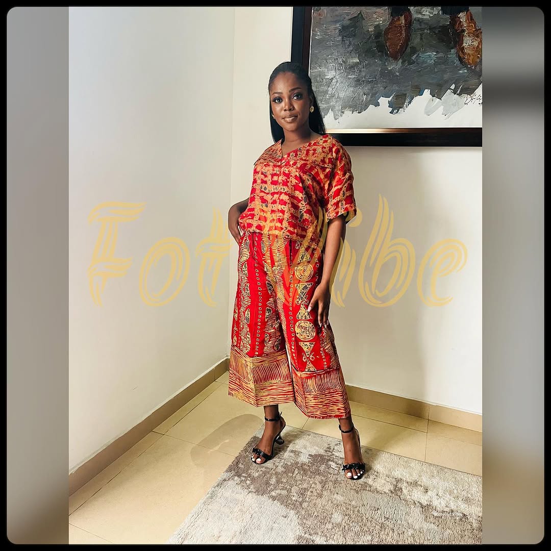 Scarlet Print Set